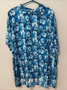 Caribbean Joe Blue & White Floral Short Sleeve Button-Down Shirt